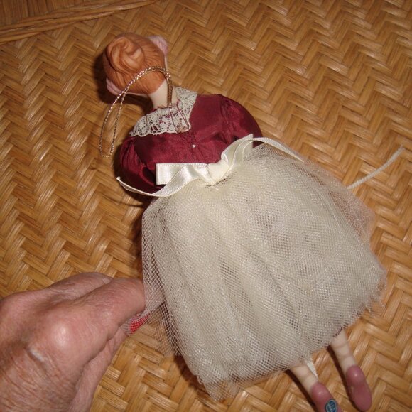 Vintage Porcelain Ballerina Ornament Figurine with Tulle Skirt - Picture 5 of 7